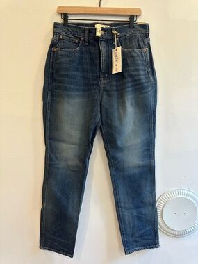 Women’s Straight Leg Jeans - Dark Blue Wash